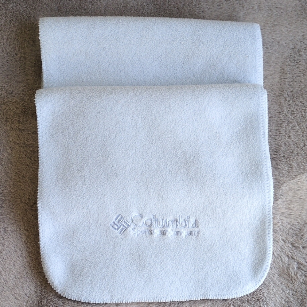 Columbia Soft Blue Fleece Scarf